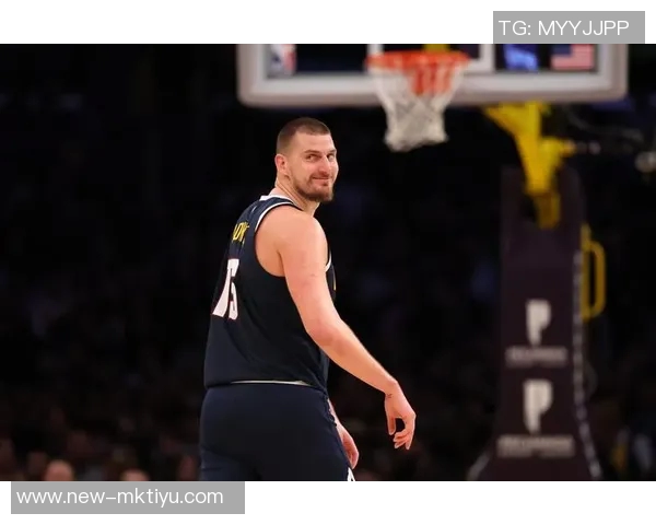 约基奇半场高效表现19分7板8助攻多次快攻扣篮展现统治力