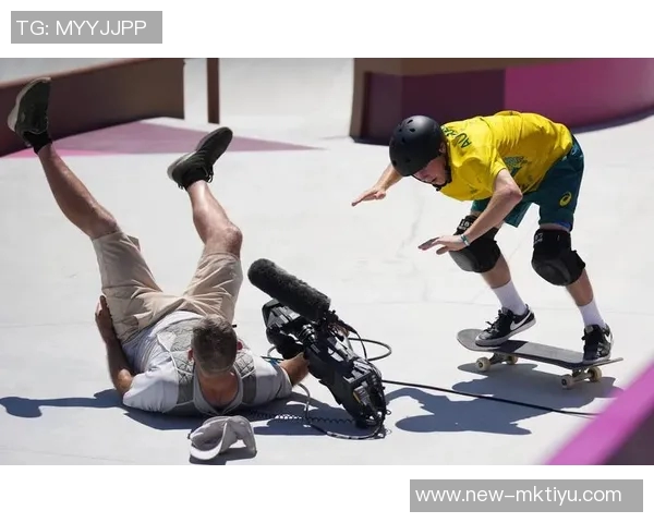 帕尔默家中意外受伤左脚小脚趾撞门引发关注